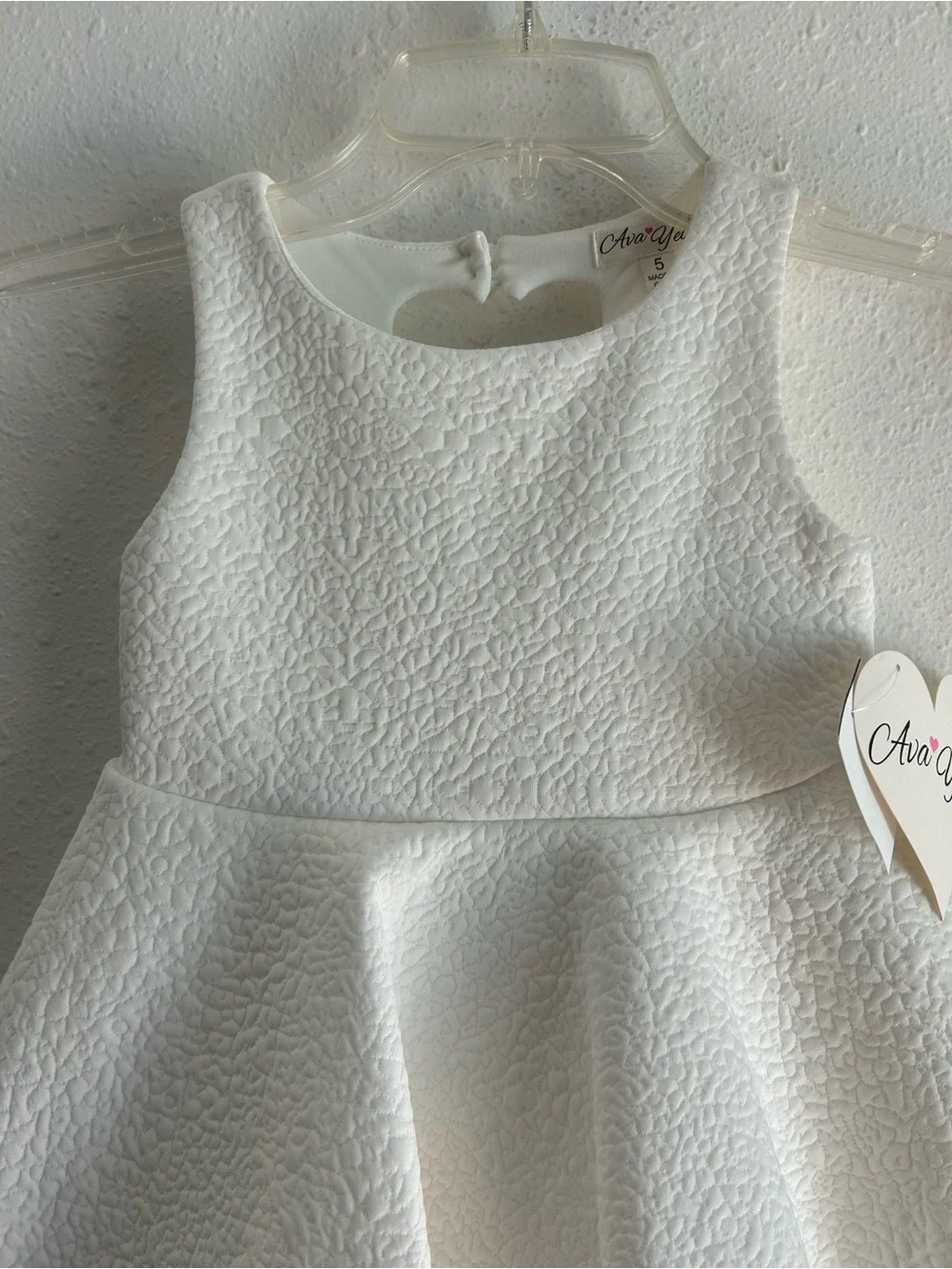 Girls White Party Dress Ava & Yelly Size 5 Sleeveless Heart Detail on Back